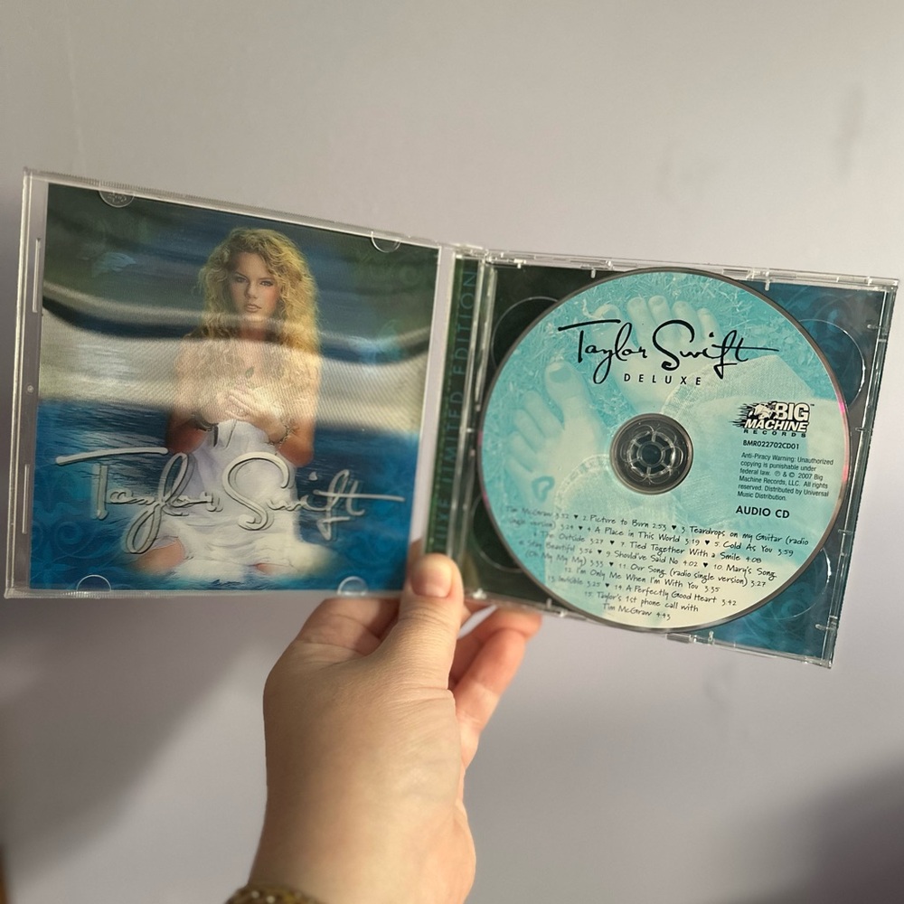 Taylor Swift Deluxe CD + DVD - Picture 3 of 8